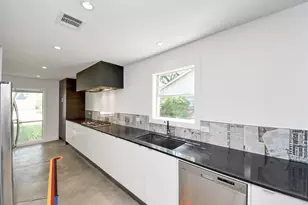 7610 Highmeadow Dr, Houston, TX 77063 - Photo 20