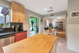 10 E Stony Bridge Cir, The Woodlands, TX 77381 - Photo 16