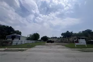 720 W 24th St, Houston, TX 77008 - Photo 1
