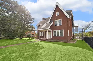 614 Avondale St, Houston, TX 77006 - Photo 2