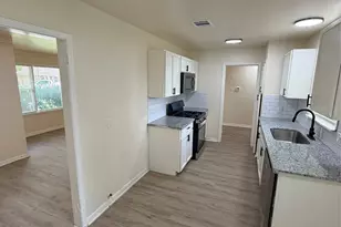 407 Midway Dr, Baytown, TX 77521 - Photo 4