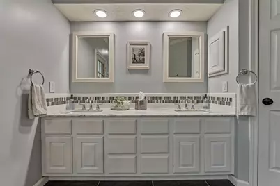 82 E Coldbrook Circle, The Woodlands, TX 77381 - Photo 22