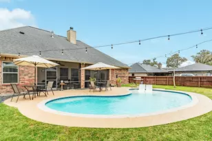 2280 River Oaks Dr, West Columbia, TX 77486 - Photo 2