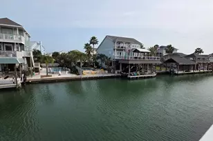 214 Sampan Dr, Tiki Island, TX 77554 - Photo 4