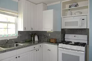 2504 Ave P 1/2, Galveston, TX 77550 - Photo 8