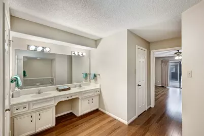 9943 Kemp Forest Drive, Houston, TX 77080 - Photo 14