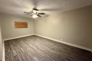 5835 Southseas St, Houston, TX 77033 - Photo 10