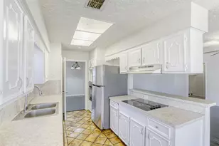 7003 Oak Bough Dr, Houston, TX 77088 - Photo 4