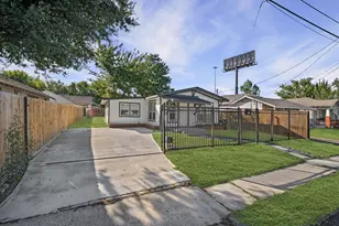 3905 Cotswold St, Houston, TX 77009 - Photo 4