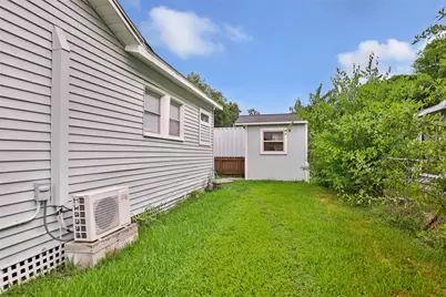 202 N 3rd Street, Highlands, TX 77562 - Photo 4