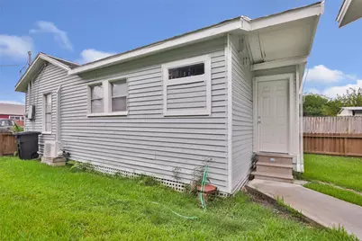 202 N 3rd Street, Highlands, TX 77562 - Photo 8