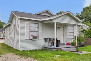 202 N 3rd St, Highlands, TX 77562 - Photo 2