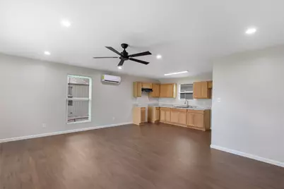 202 N 3rd Street, Highlands, TX 77562 - Photo 10