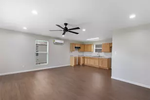 202 N 3rd St, Highlands, TX 77562 - Photo 10