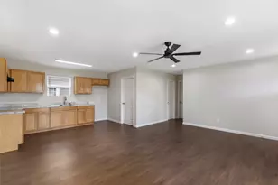 202 N 3rd St, Highlands, TX 77562 - Photo 12