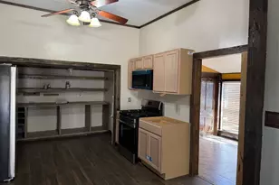 211 Martin St, Yoakum, TX 77995 - Photo 42