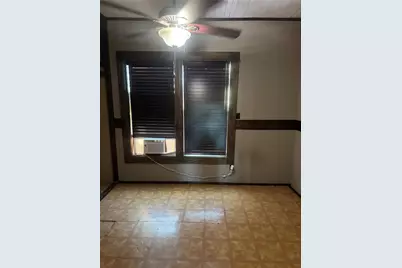 211 Martin Street, Yoakum, TX 77995 - Photo 22