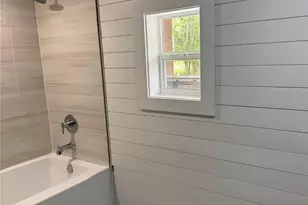 211 Martin St, Yoakum, TX 77995 - Photo 6