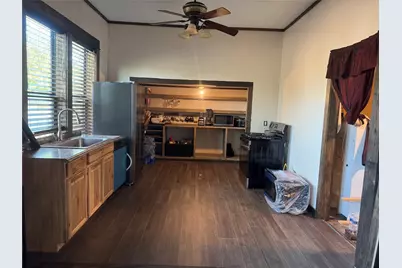 211 Martin Street, Yoakum, TX 77995 - Photo 12