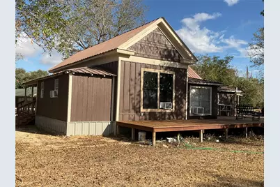 211 Martin Street, Yoakum, TX 77995 - Photo 4