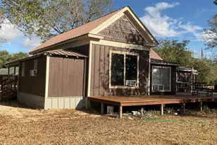 211 Martin St, Yoakum, TX 77995 - Photo 4