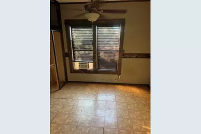 211 Martin Street, Yoakum, TX 77995 - Photo 18