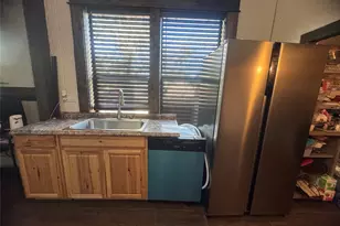 211 Martin St, Yoakum, TX 77995 - Photo 14