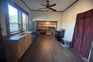 211 Martin St, Yoakum, TX 77995 - Photo 10