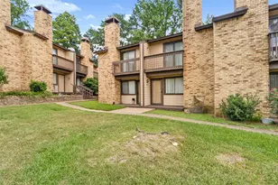 2521 Crosstimbers St, Huntsville, TX 77320 - Photo 2