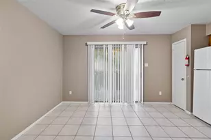 2521 Crosstimbers St, Huntsville, TX 77320 - Photo 6