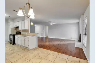913 W Galveston Street, League City, TX 77573 - Photo 6
