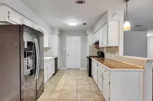 913 W Galveston St, League City, TX 77573 - Photo 8