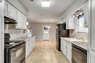913 W Galveston St, League City, TX 77573 - Photo 10