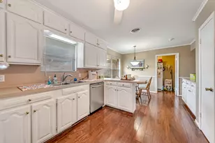 1330 Foxwood Rd, Houston, TX 77008 - Photo 12