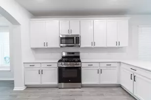 13709 Seneca Lk Dr, Texas City, TX 77568 - Photo 6