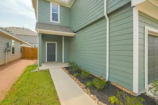 9219 Grace Rdg Dr, Willis, TX 77318 - Photo 4