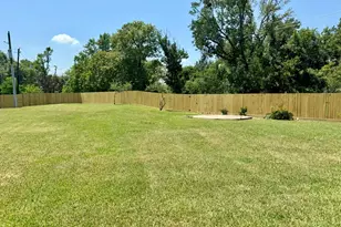 202 Almond Dr, Baytown, TX 77520 - Photo 16