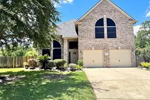202 Almond Dr, Baytown, TX 77520 - Photo 2