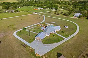 2644 Linda Ln, Brenham, TX 77833 - Photo 2