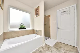 10207 Moonset Ln, Houston, TX 77016 - Photo 18