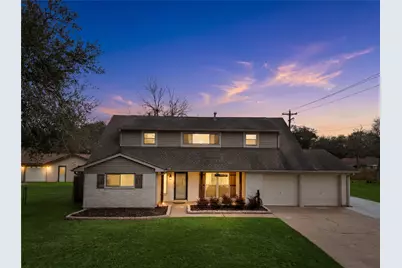 301 Mimosa Drive, Hitchcock, TX 77563 - Photo 2