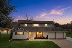 301 Mimosa Dr, Hitchcock, TX 77563 - Photo 2