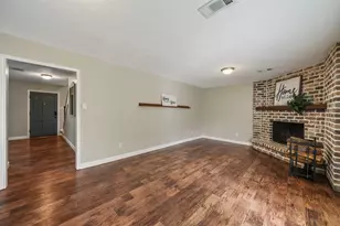 301 Mimosa Dr, Hitchcock, TX 77563 - Photo 12