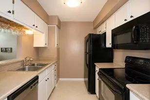 4627 Wild Indigo St, Houston, TX 77027 - Photo 4