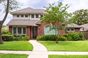 2118 Cypress Run Dr, Sugar Land, TX 77478 - Photo 1
