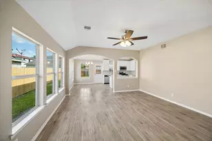 1523 Blossom Ln, Baytown, TX 77521 - Photo 4