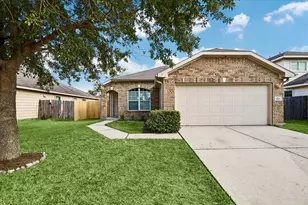 1523 Blossom Ln, Baytown, TX 77521 - Photo 2