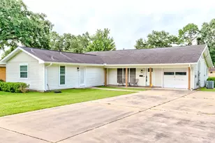 1411 N 17th St, Nederland, TX 77627 - Photo 1