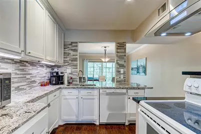 1800 Stoney Brook Drive #102, Houston, TX 77063 - Photo 6