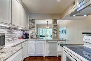 1800 Stoney Brook Dr, Houston, TX 77063 - Photo 6